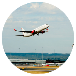 foto avión despegando aeropuerto